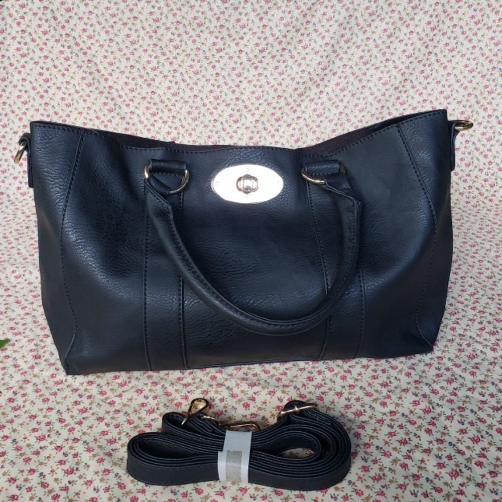 NWOT BLACK FAUX LEATHER HANDBAG